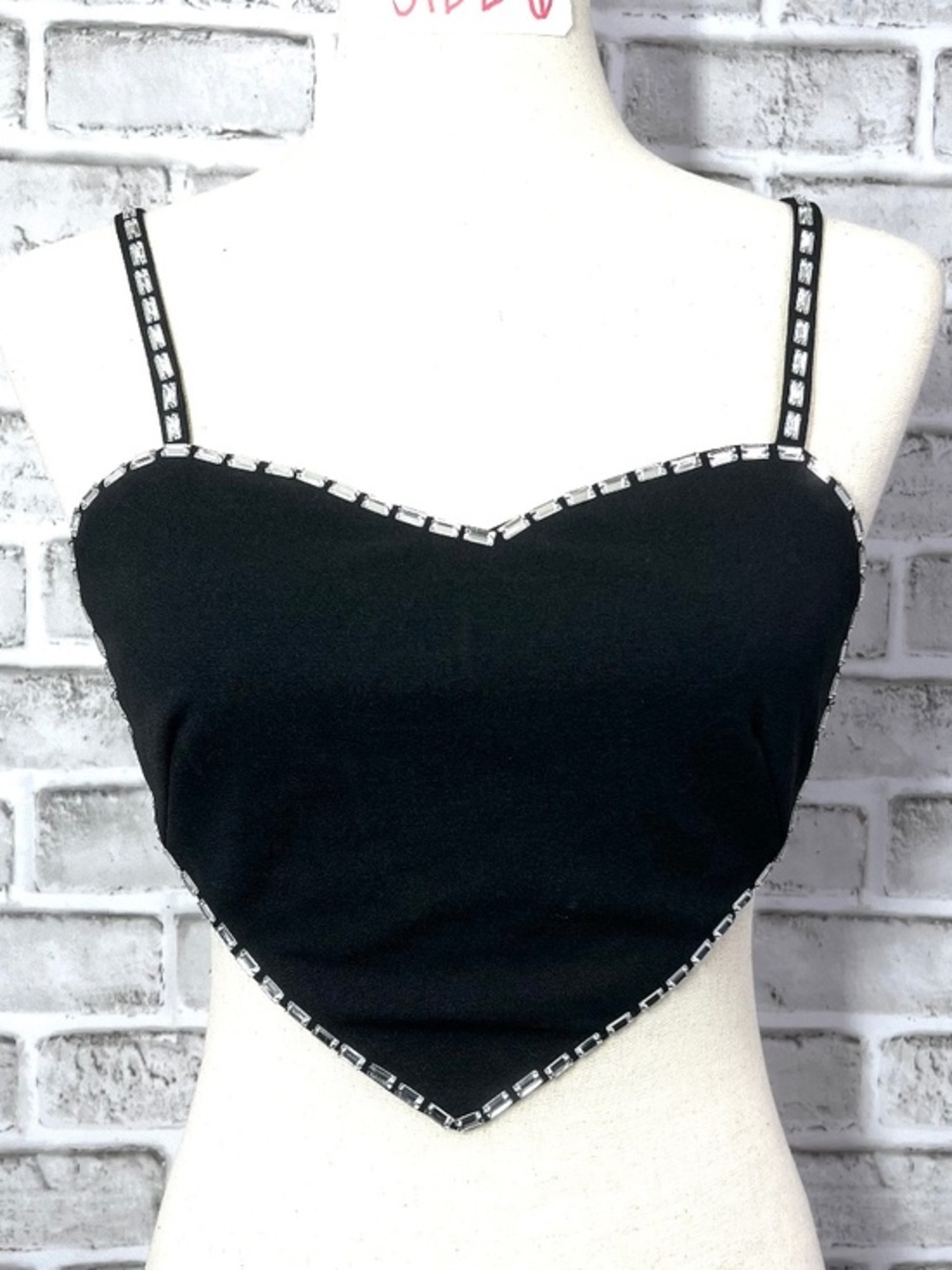 Like New |•Heart Shaped Crop Top Rhinestone Trim•| Size Medium